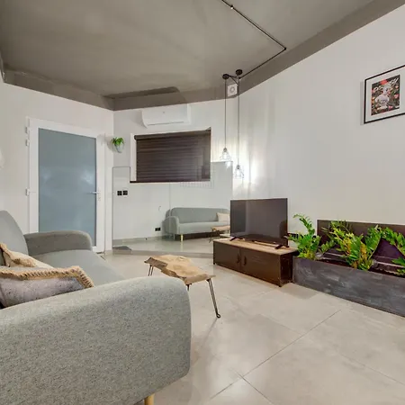 Daire New Maisonette In The Centre Of